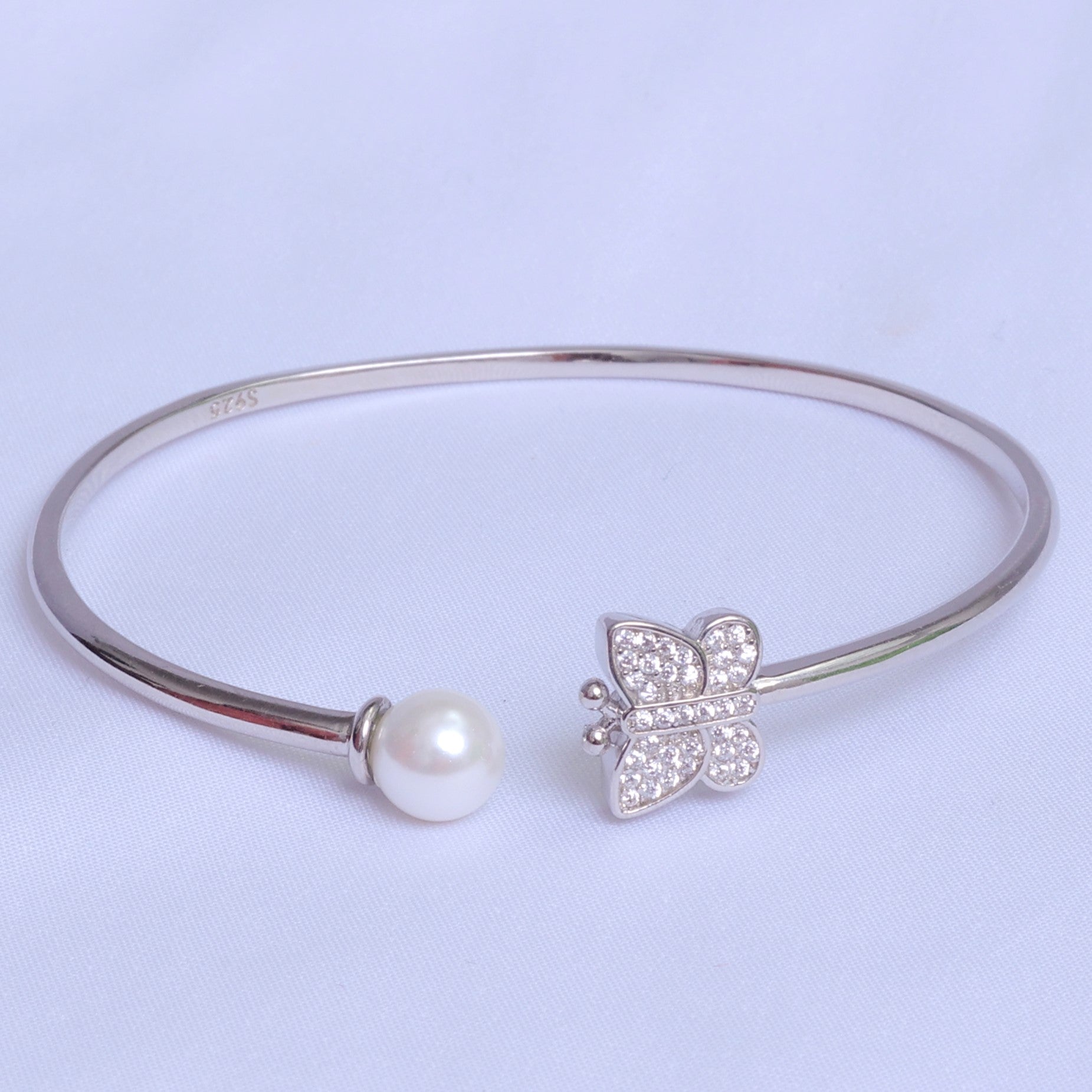 Silver Bracelet With White Freshwater Pearl