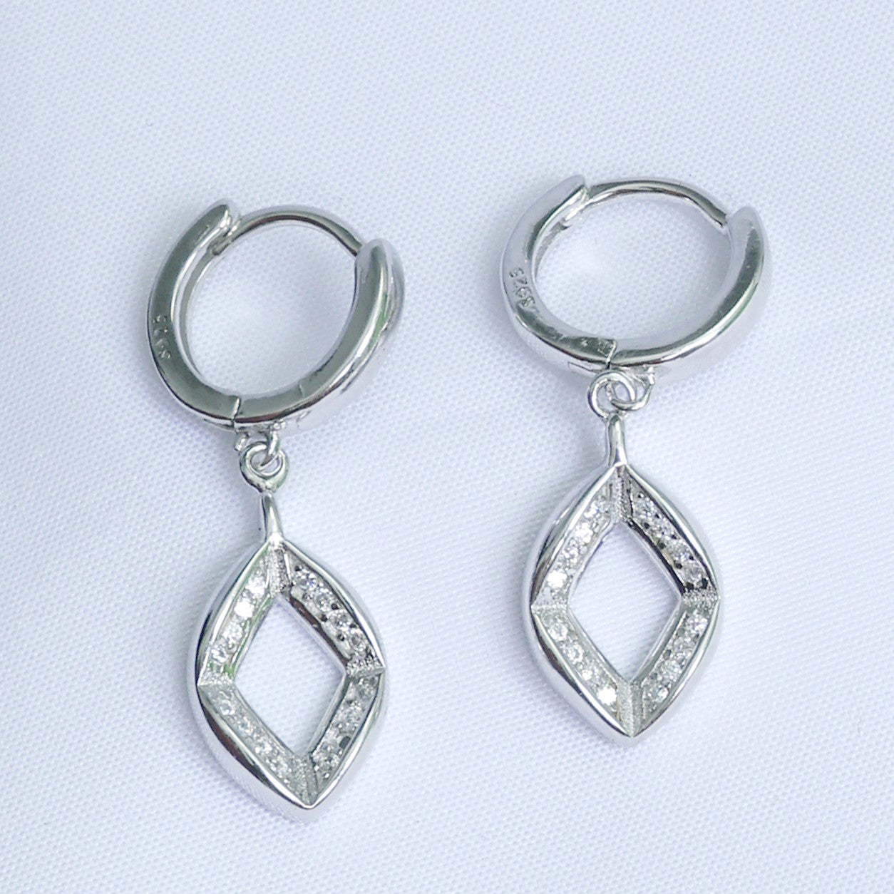 Kisti Shape Dangle Silver Earrings